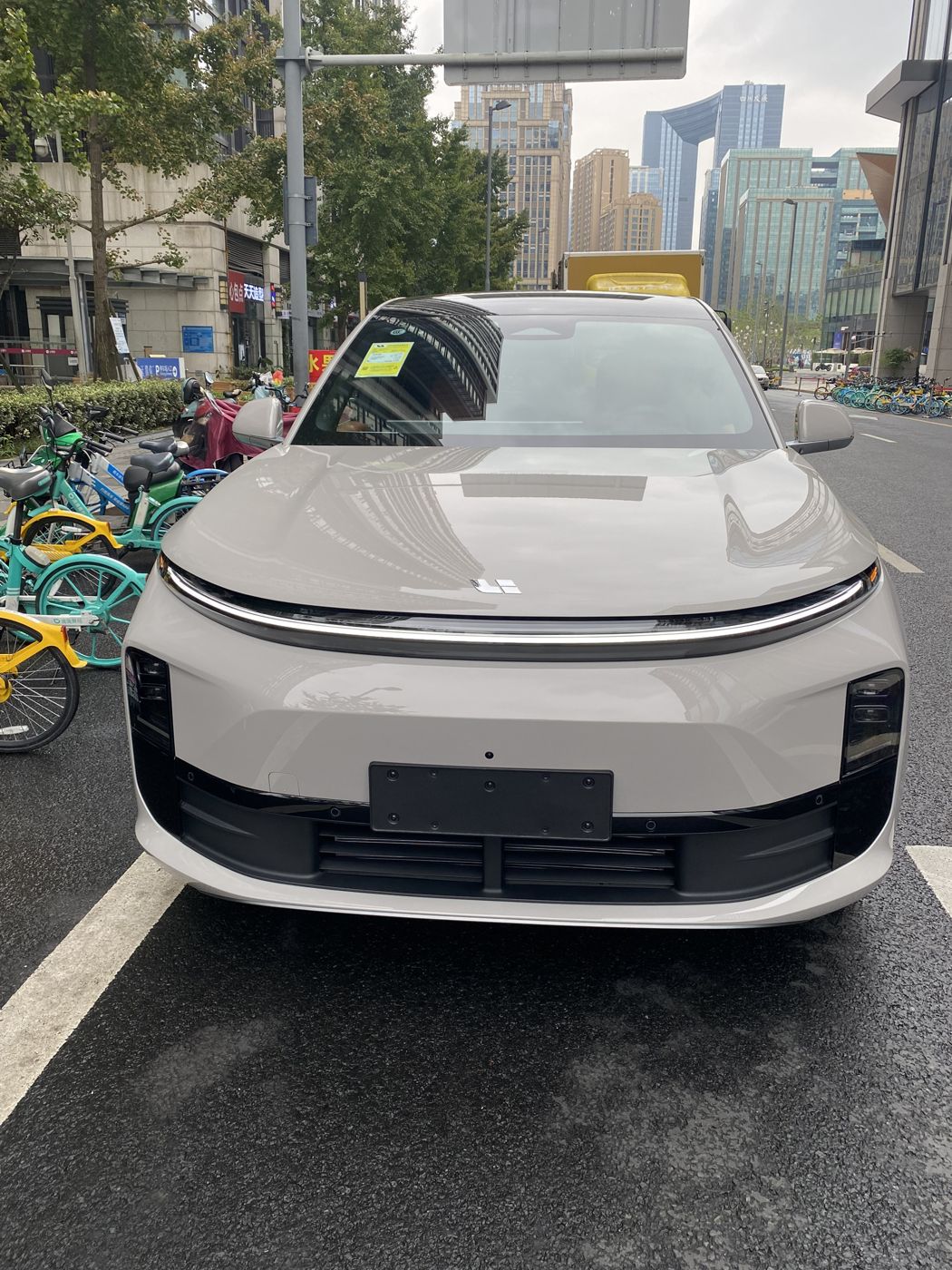 新金宝 MEGA 高压纯电 MPV